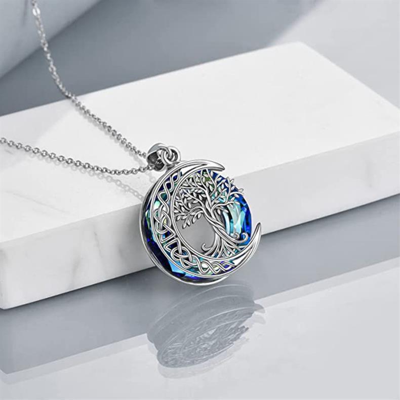 Crystal pendant necklace packaging and presentation
